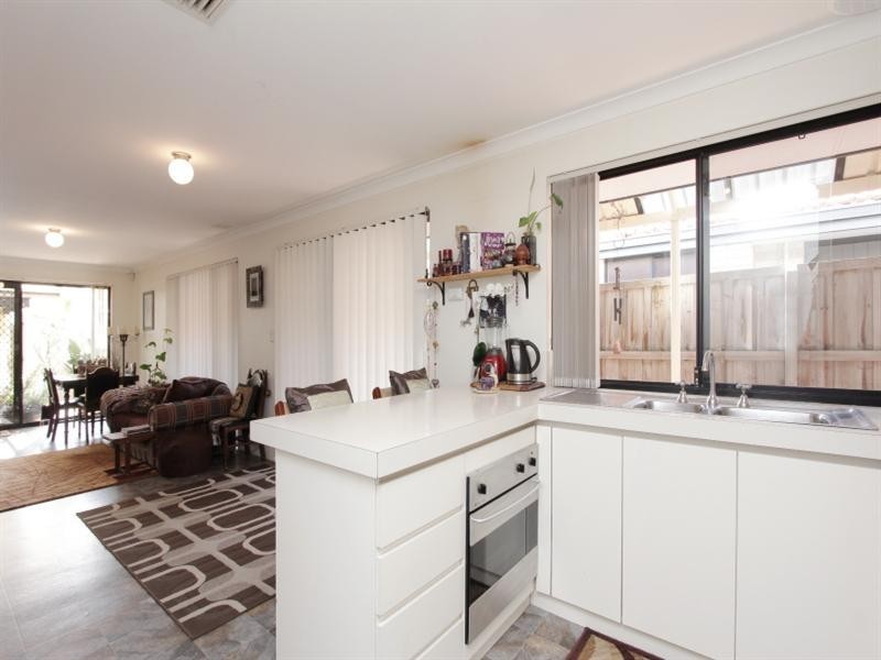 8 Toulon Lane, Ellenbrook WA 6069