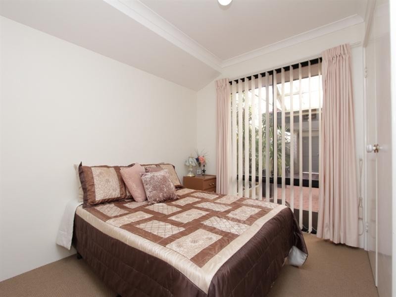 8 Toulon Lane, Ellenbrook WA 6069