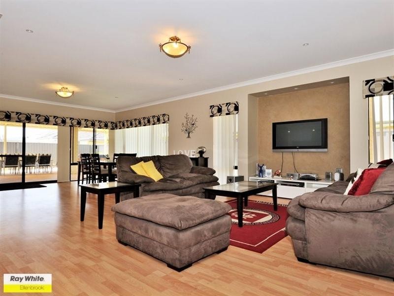 4 Balsam Mews, Aveley WA 6069