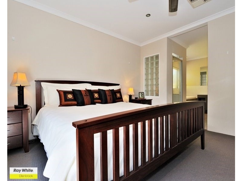 21 Dulegal Way, Aveley WA 6069
