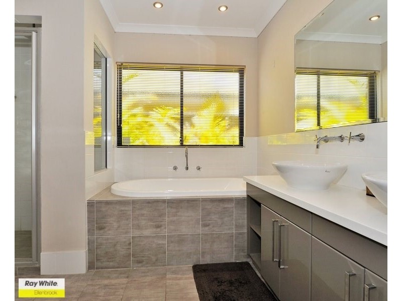 21 Dulegal Way, Aveley WA 6069