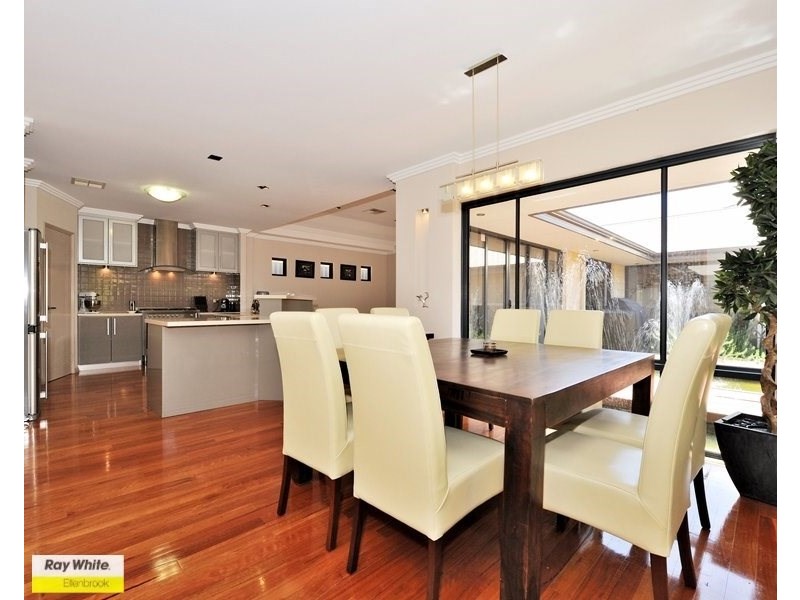 21 Dulegal Way, Aveley WA 6069