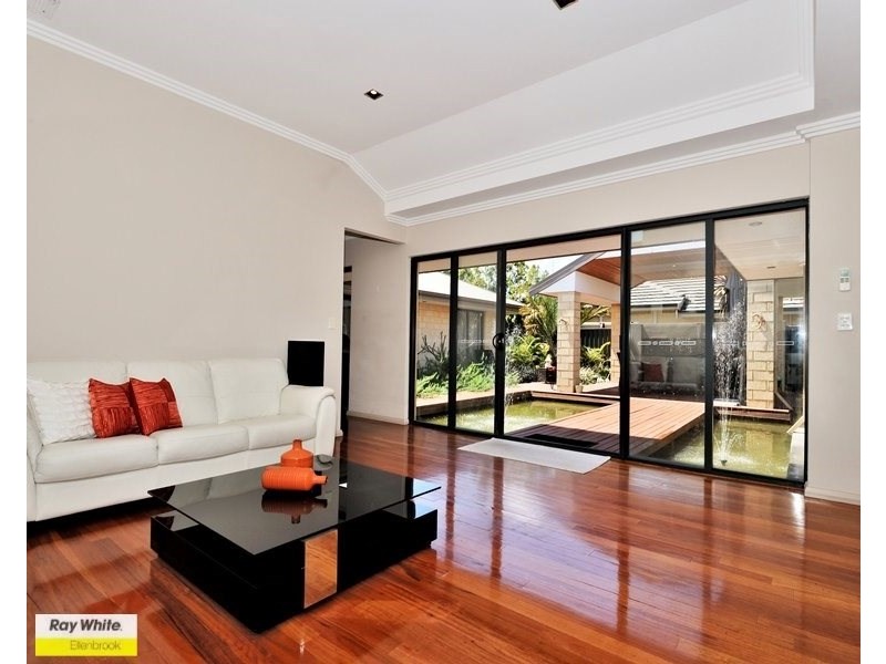 21 Dulegal Way, Aveley WA 6069