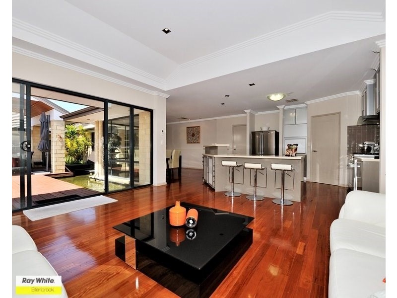 21 Dulegal Way, Aveley WA 6069