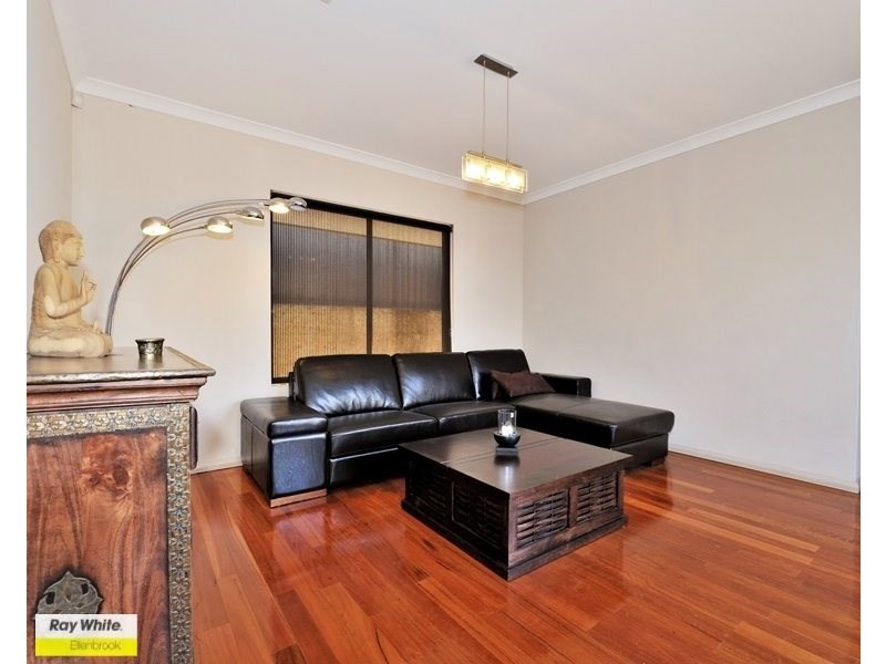 21 Dulegal Way, Aveley WA 6069
