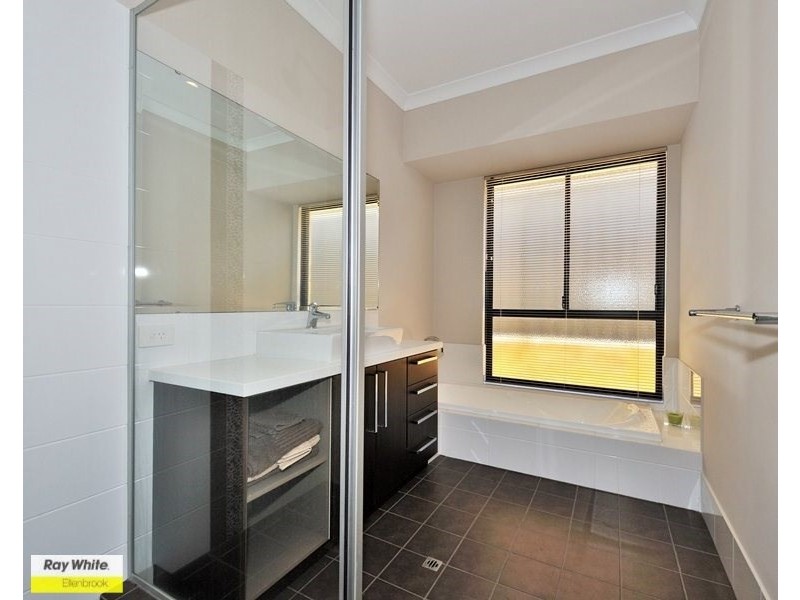 21 Dulegal Way, Aveley WA 6069