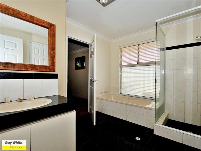 16 Bainbridge Mews, Currambine WA 6028