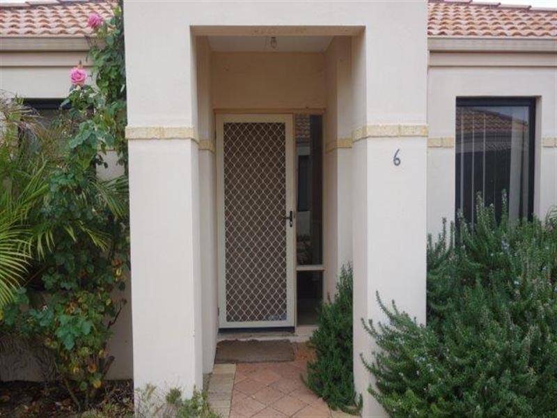 6/19 Holton Way, Cannington WA 6107