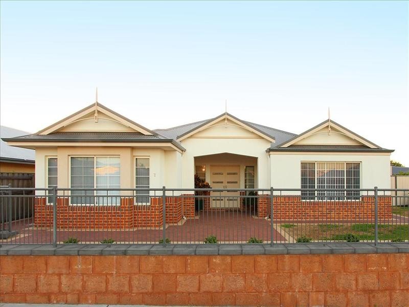 7 Tuross Way, Ellenbrook WA 6069