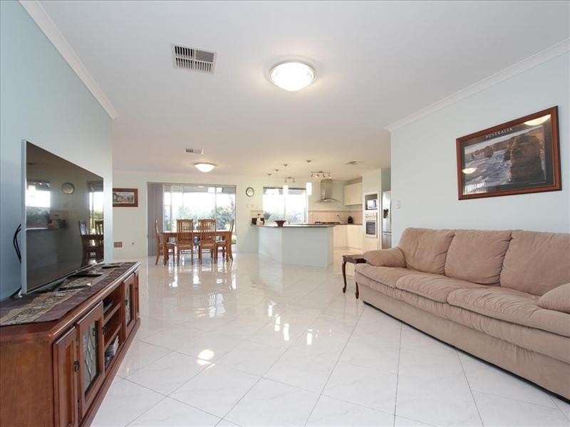 7 Tuross Way, Ellenbrook WA 6069