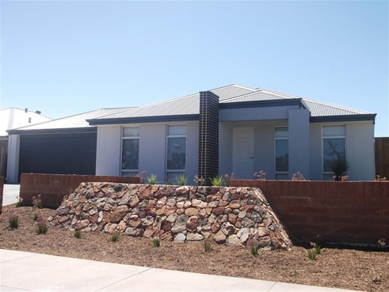 45 Pierre Bend, Ellenbrook WA 6069