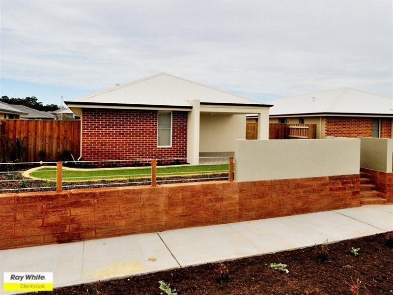 2/11 Castlefern Street, Ellenbrook WA 6069