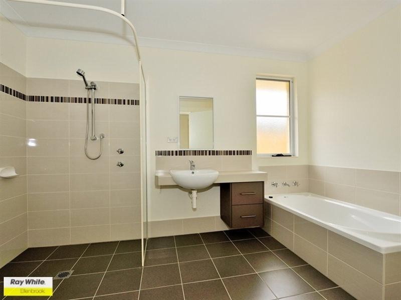 2/11 Castlefern Street, Ellenbrook WA 6069