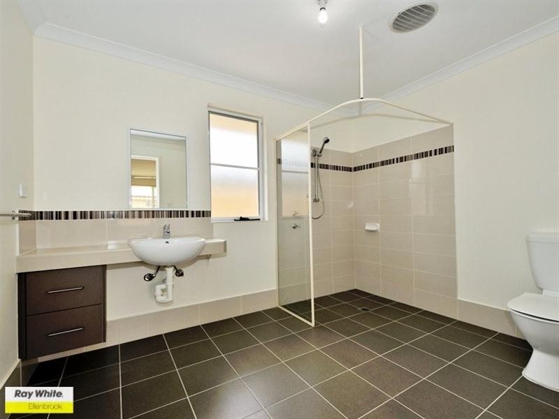2/11 Castlefern Street, Ellenbrook WA 6069