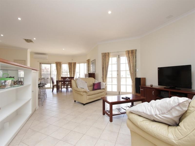 14 Dawnview Rise, Ellenbrook WA 6069