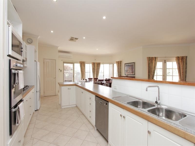 14 Dawnview Rise, Ellenbrook WA 6069