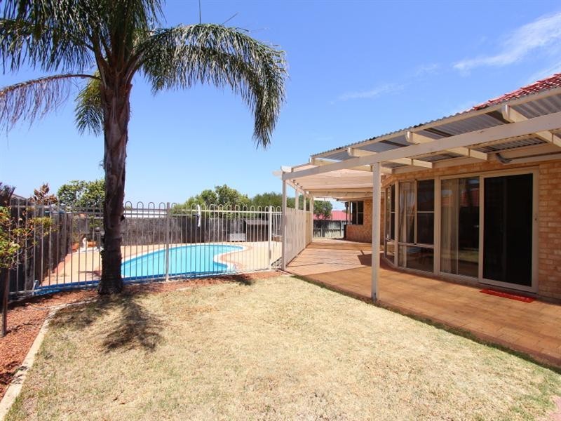 14 Dawnview Rise, Ellenbrook WA 6069