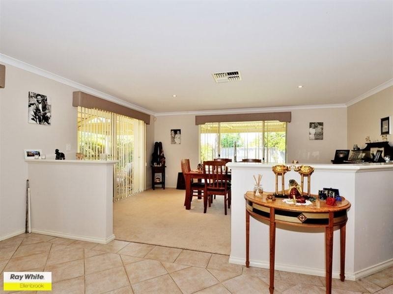 38 Bronzewing Avenue, Ellenbrook WA 6069