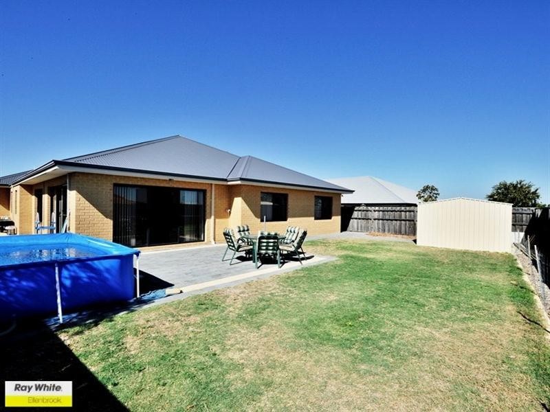 35 Birkett Circle, Ellenbrook WA 6069