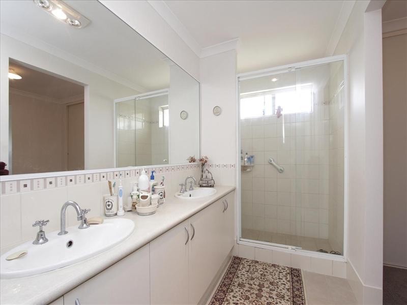 15 Kalinga Drive, Ellenbrook WA 6069