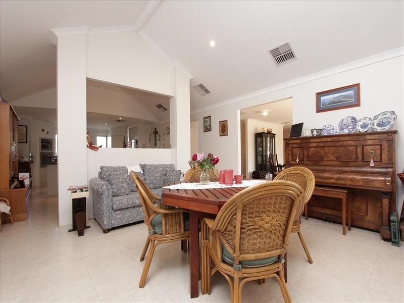 15 Kalinga Drive, Ellenbrook WA 6069