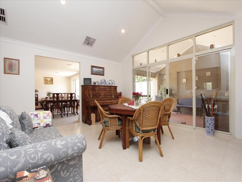 15 Kalinga Drive, Ellenbrook WA 6069