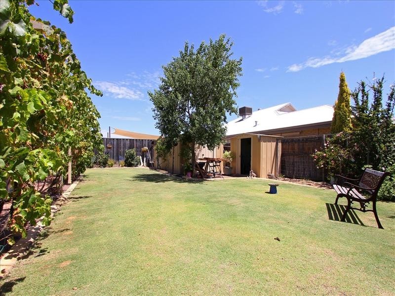 15 Kalinga Drive, Ellenbrook WA 6069