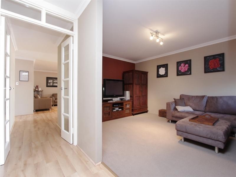 25 Farmaner Parkway, Ellenbrook WA 6069