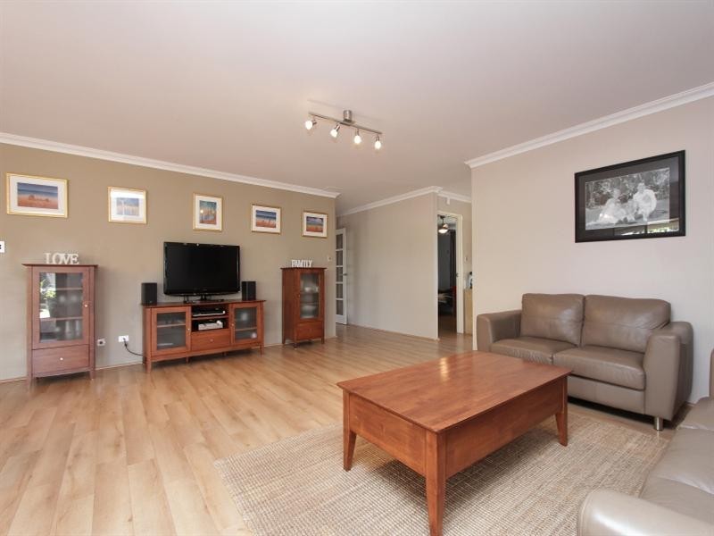 25 Farmaner Parkway, Ellenbrook WA 6069