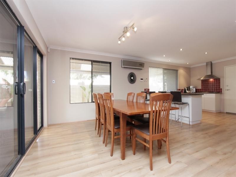 25 Farmaner Parkway, Ellenbrook WA 6069