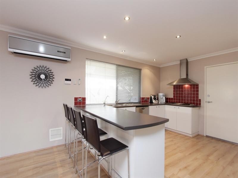 25 Farmaner Parkway, Ellenbrook WA 6069