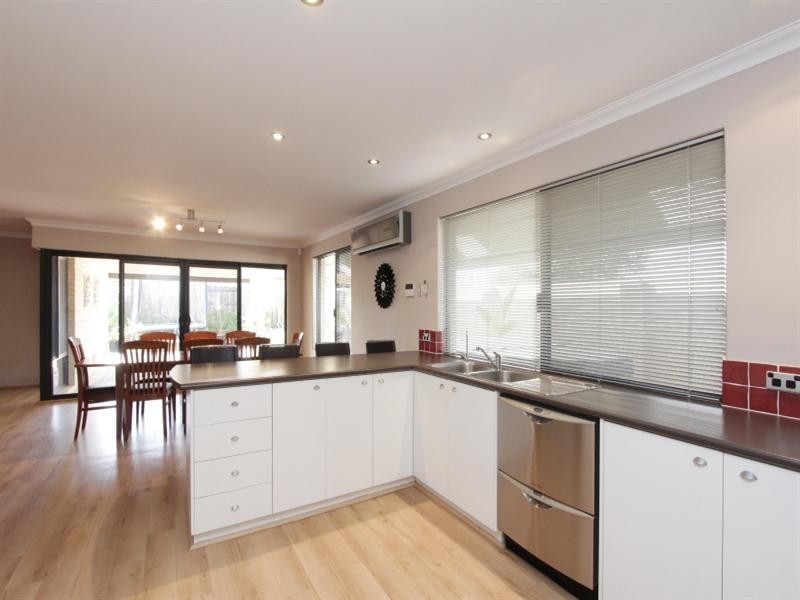 25 Farmaner Parkway, Ellenbrook WA 6069