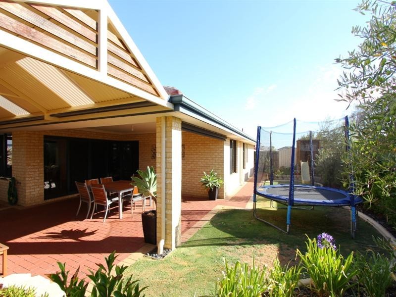 25 Farmaner Parkway, Ellenbrook WA 6069