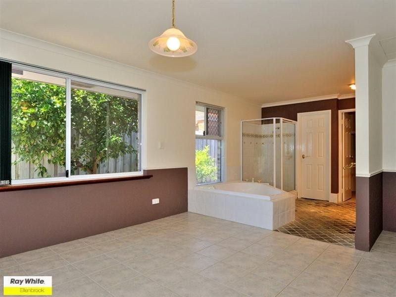 2 Merlot Court, The Vines WA 6069