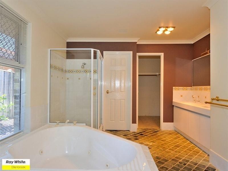 2 Merlot Court, The Vines WA 6069