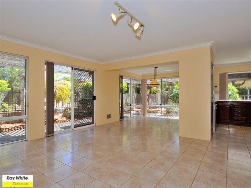 2 Merlot Court, The Vines WA 6069