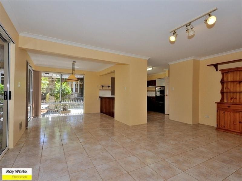 2 Merlot Court, The Vines WA 6069