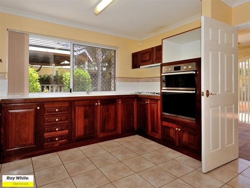 2 Merlot Court, The Vines WA 6069