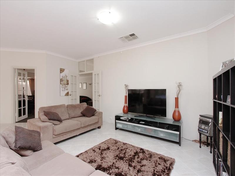 15 Pinea Turn, Ellenbrook WA 6069