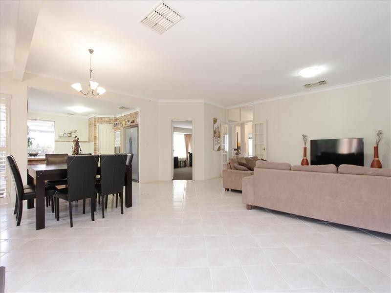 15 Pinea Turn, Ellenbrook WA 6069