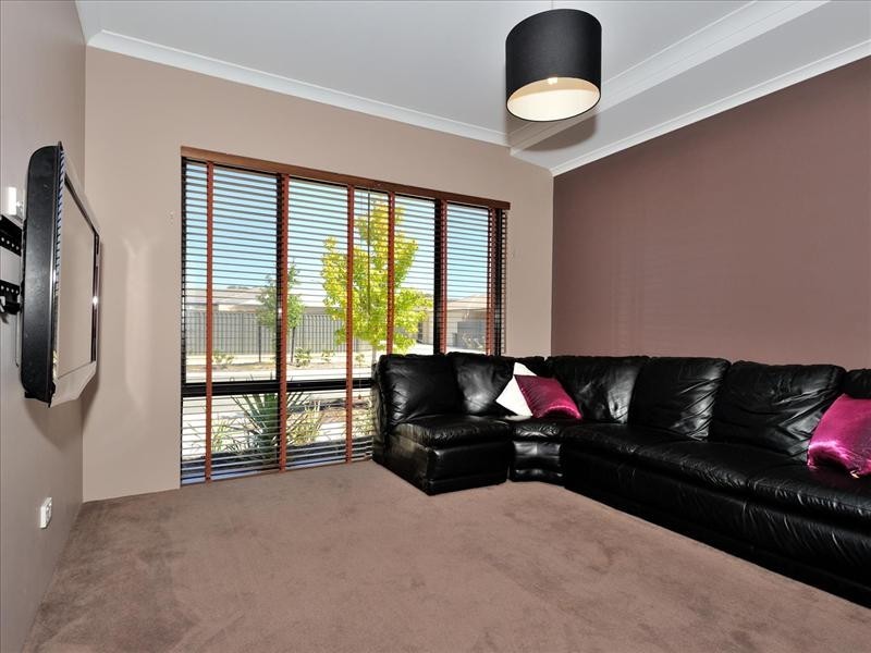 8 Tapioca Drive, Aveley WA 6069
