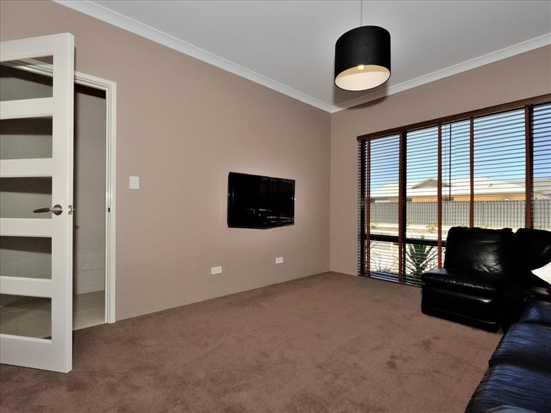 8 Tapioca Drive, Aveley WA 6069