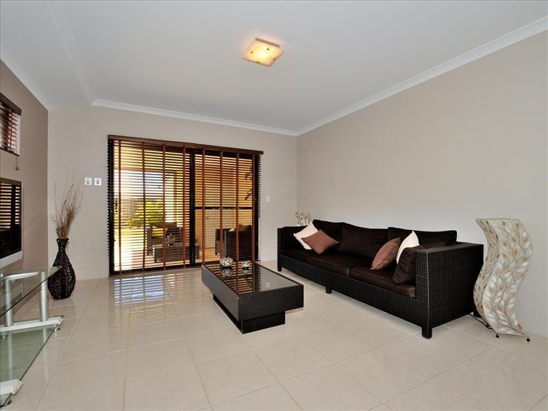 8 Tapioca Drive, Aveley WA 6069