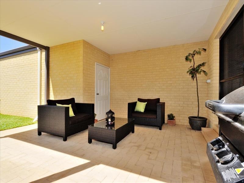8 Tapioca Drive, Aveley WA 6069
