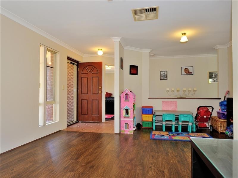 6 Tanami Circle, Ellenbrook WA 6069