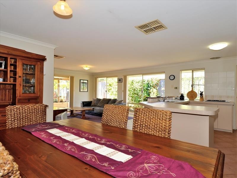6 Tanami Circle, Ellenbrook WA 6069