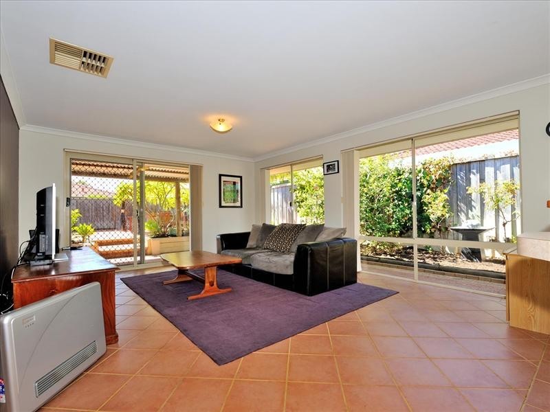 6 Tanami Circle, Ellenbrook WA 6069