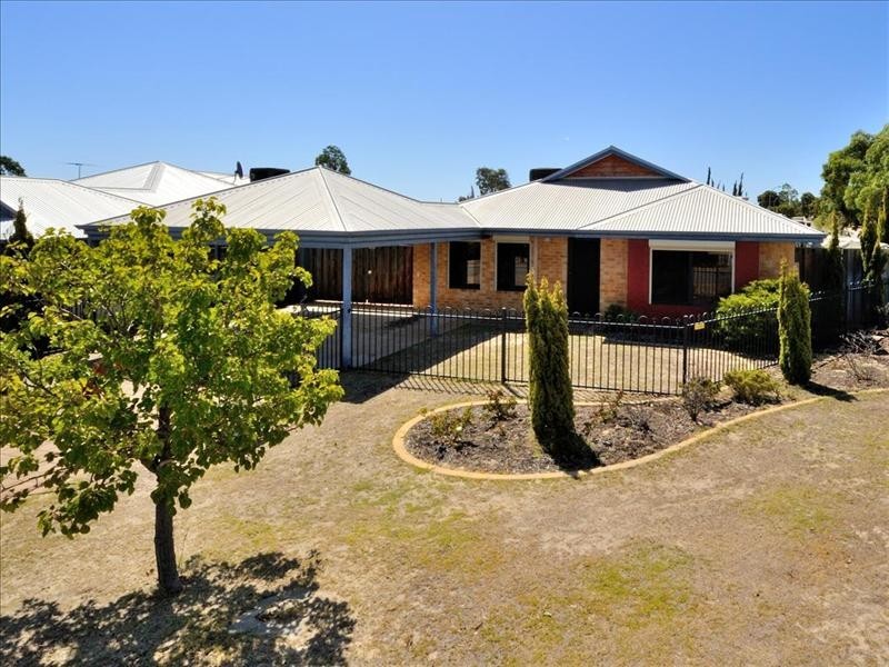 2 Winderie Crescent, Ellenbrook WA 6069