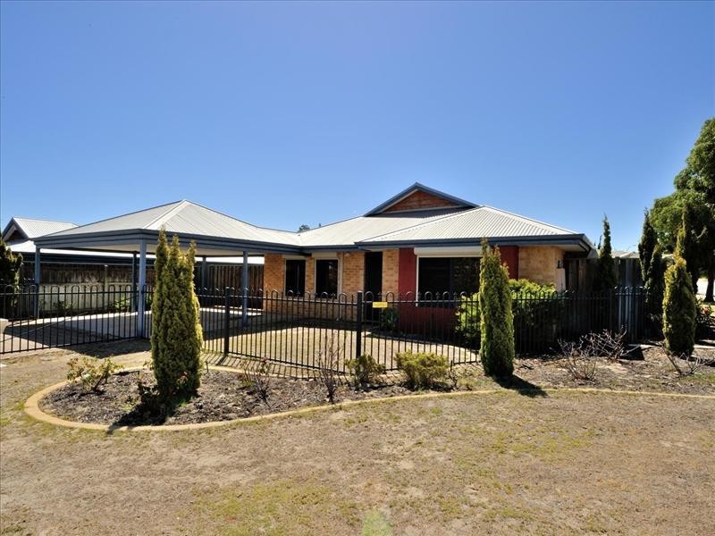 2 Winderie Crescent, Ellenbrook WA 6069