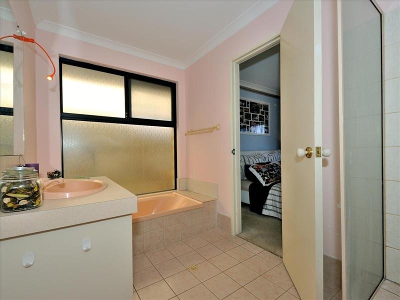 2 Winderie Crescent, Ellenbrook WA 6069